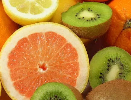 Sliced oranges, grapefruit and kiwi